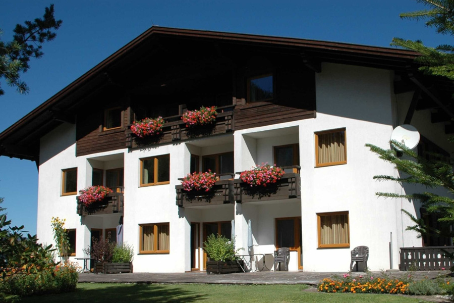 Hausansicht_Sommer1_900x600