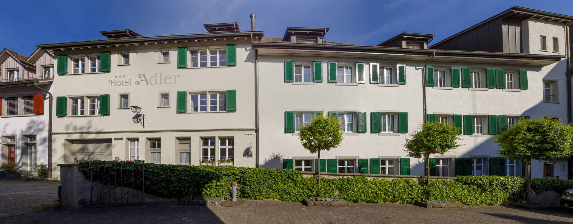 Hote-Adler---Fassade-West---2025-05-19_016