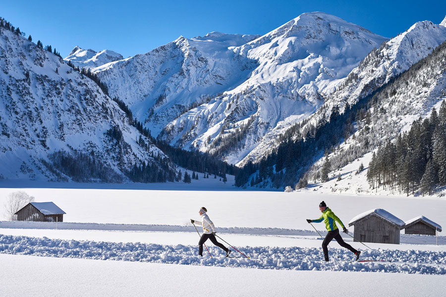  Cross-country skiing